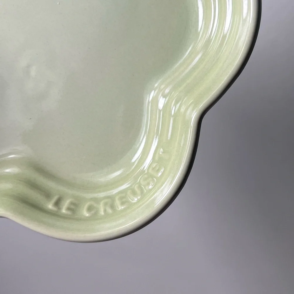 Le Creuset Stoneware Flower Petal Scalloped Trinket Dish Plate Tray